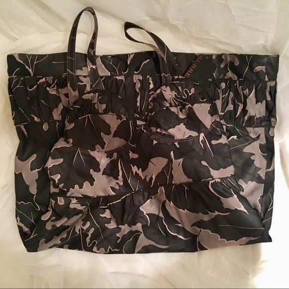 NWT Silk Burberry Dress - Picture 4 of 8